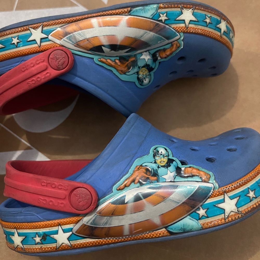 Crocs. - Picture 3 of 4